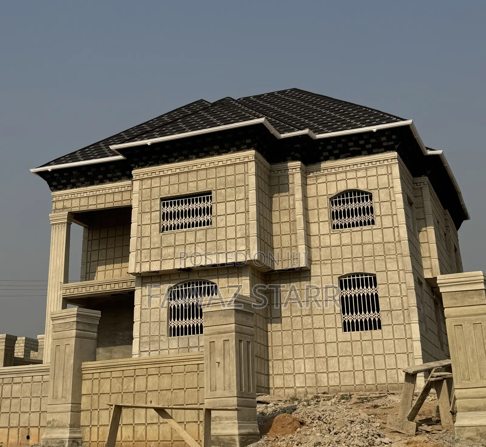 5bdrm House in Fawaz Real Estate, Atwima Kwanwoma for sale
