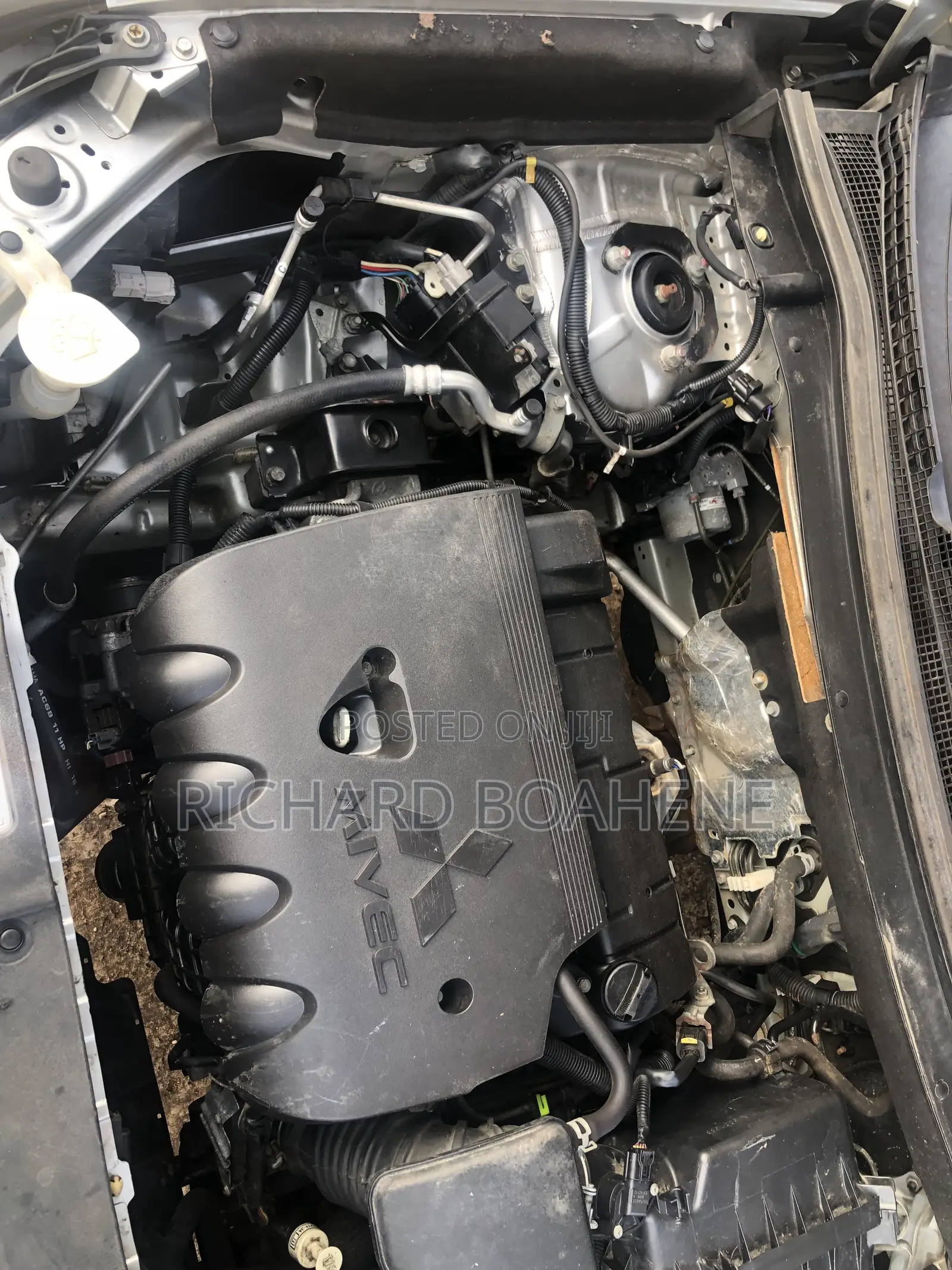 Mitsubishi Outlander 2019 Silver