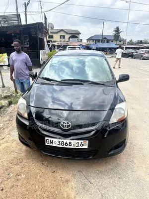 Toyota Yaris Base Sedan 4dr 2010 Black