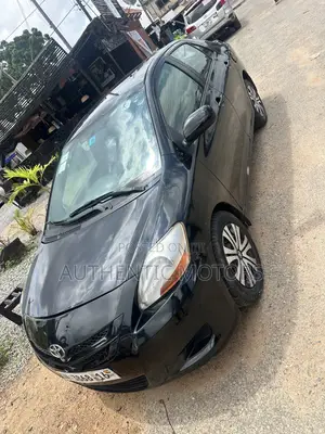 Toyota Yaris Base Sedan 4dr 2010 Black