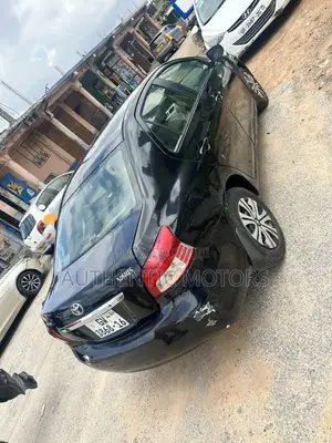 Toyota Yaris Base Sedan 4dr 2010 Black