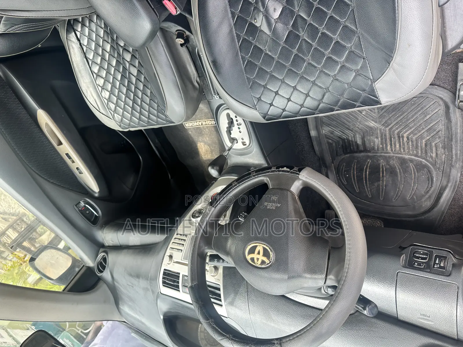 Toyota Yaris Base Sedan 4dr 2010 Black
