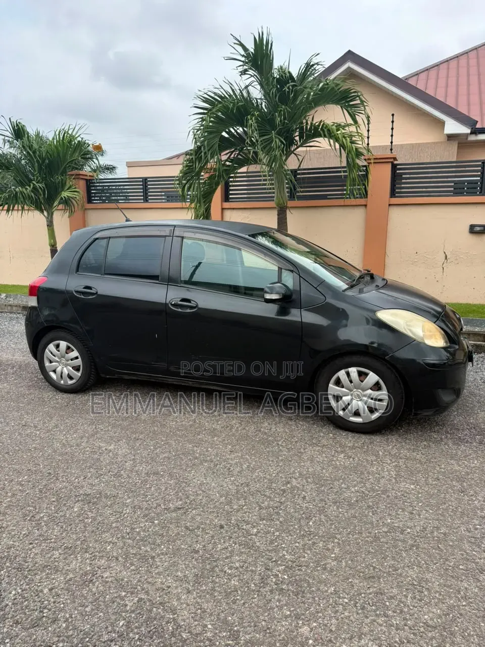 Toyota Vitz 2010 Black