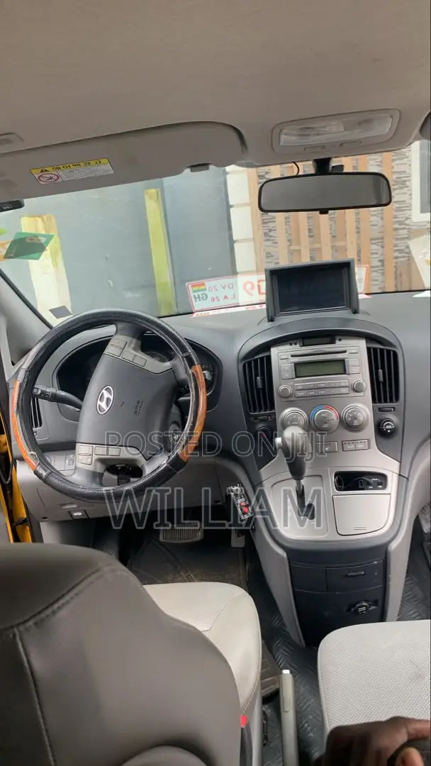 Hyundai Starex 2015 Yellow