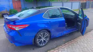 Toyota Camry SE (2.5L 4cyl 8A) 2019 Blue