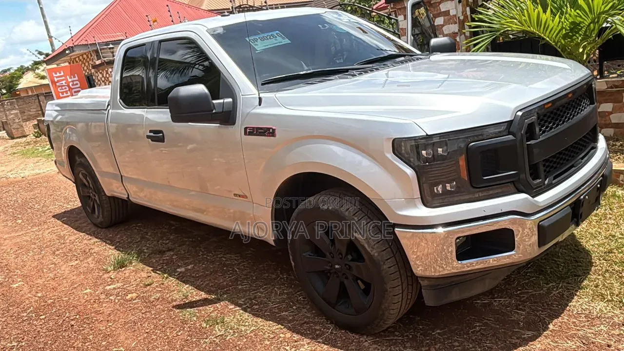 Ford F-150 XL 4x4 SuperCab Styleside 8 ft. box 163 in. WB 2018 Silver
