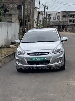 Hyundai Accent SE Hatchback 2017 Silver