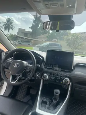 Toyota RAV4 2022 White