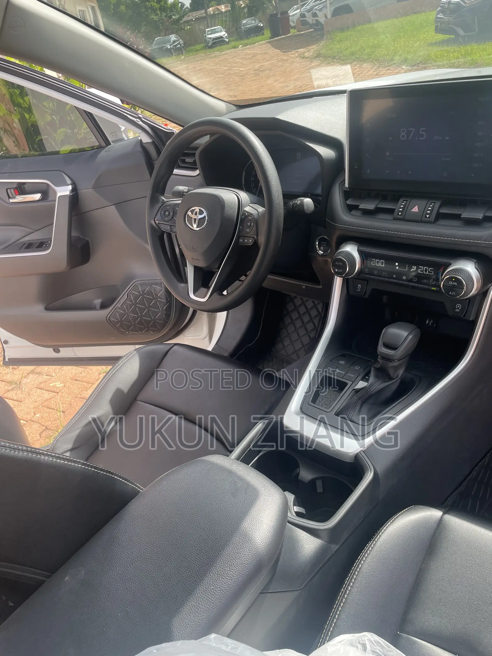Toyota RAV4 2022 White