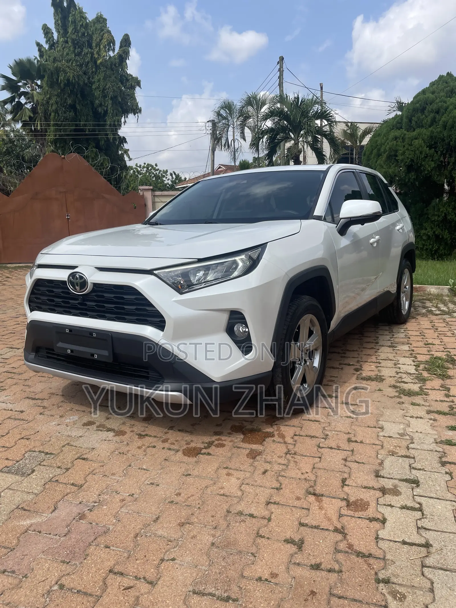 Toyota RAV4 2022 White