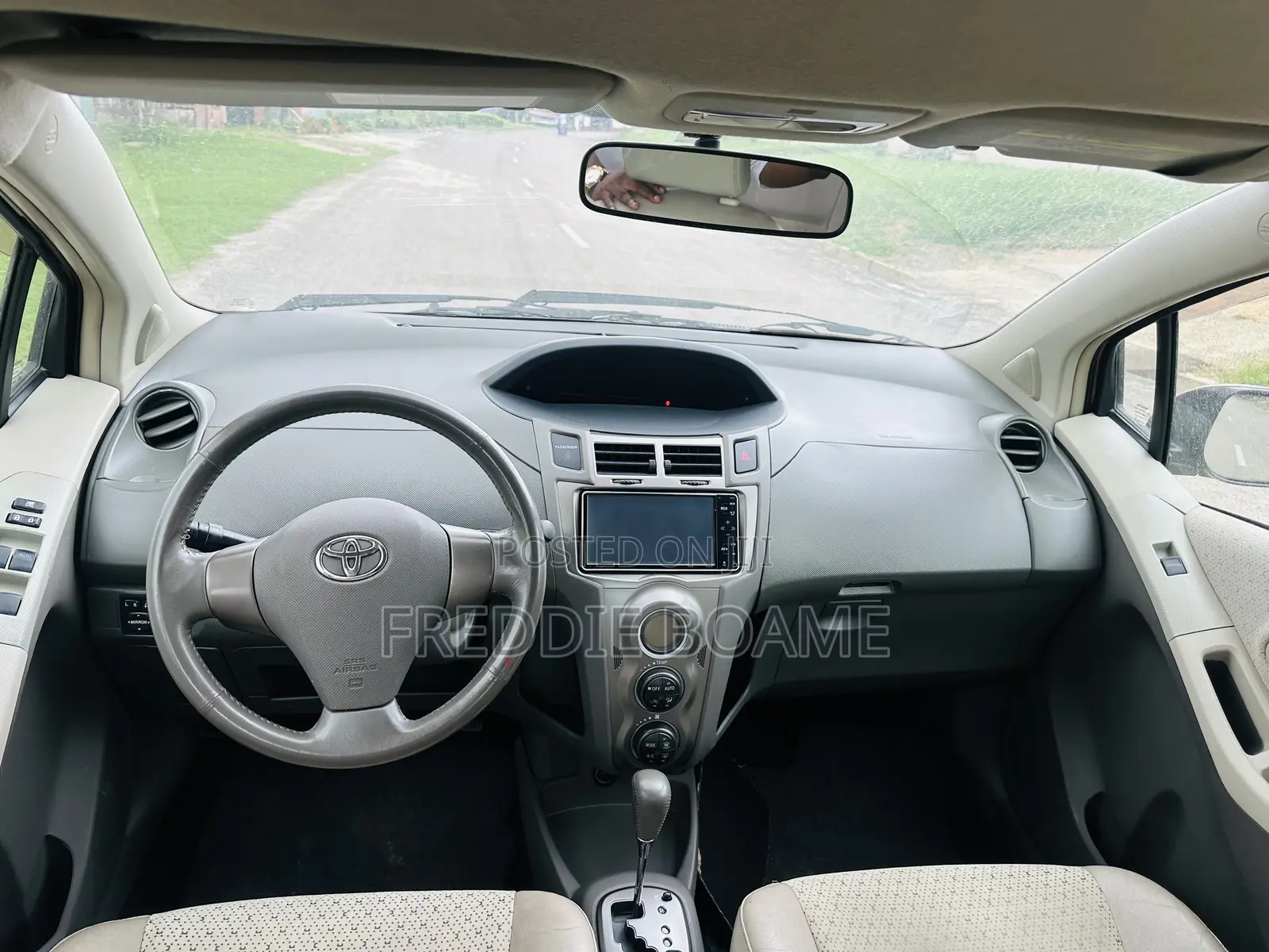 Toyota Vitz 2010 Burgundy