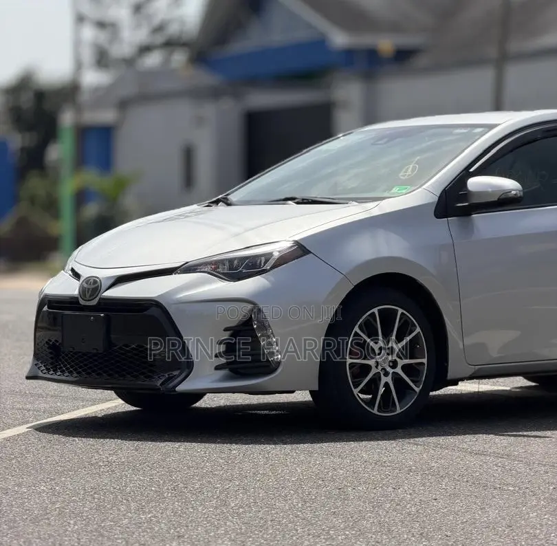 Toyota Corolla SE (1.8L 4cyl 6M) 2018 Silver