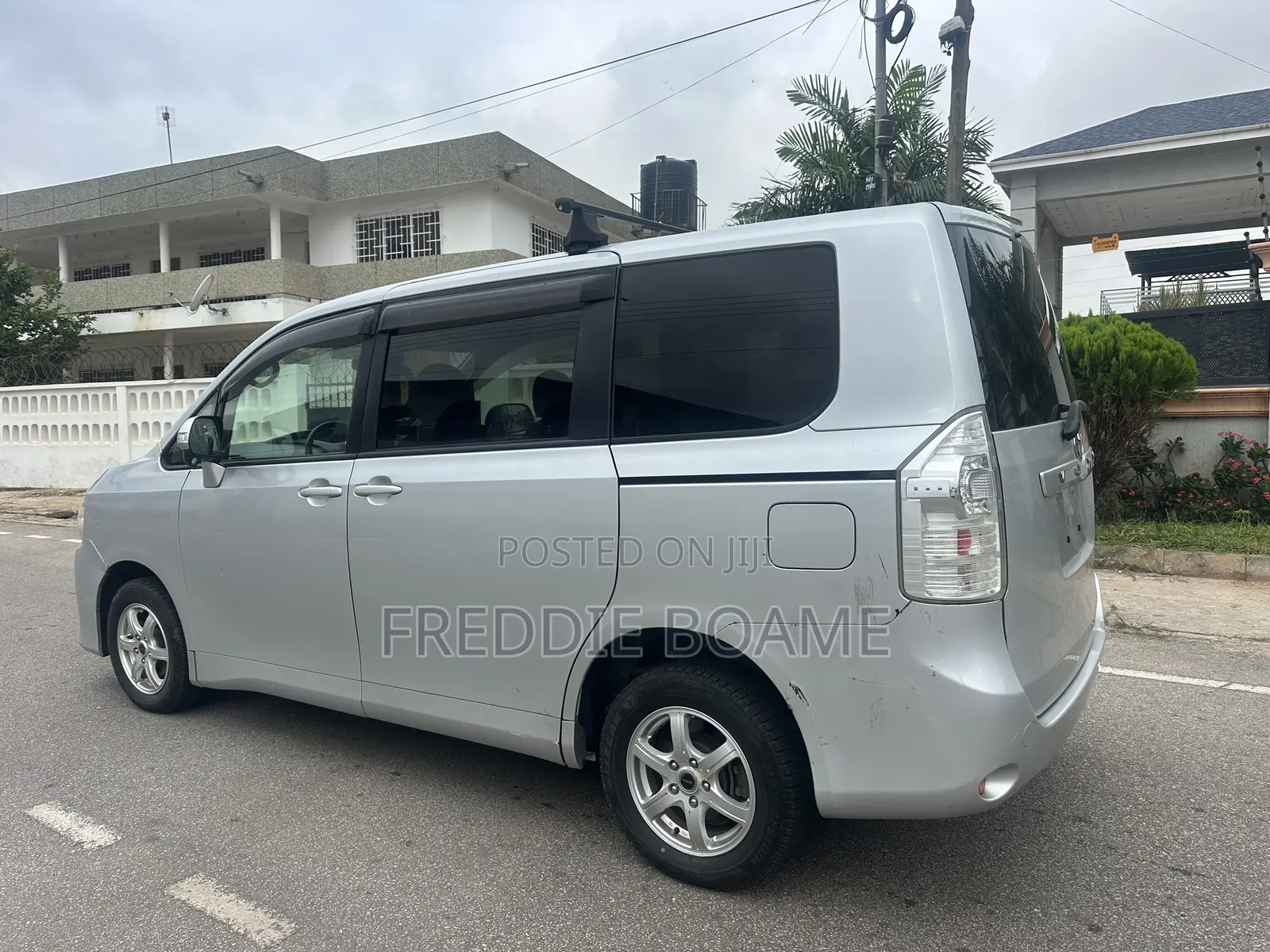 Toyota Voxy 2012 Silver