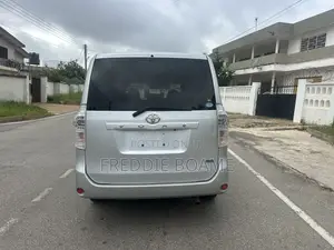 Toyota Voxy 2012 Silver