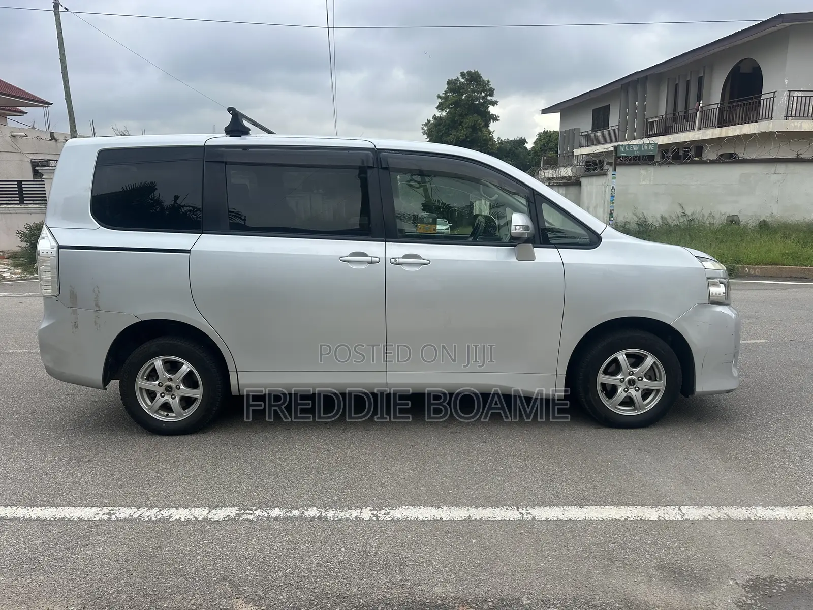 Toyota Voxy 2012 Silver