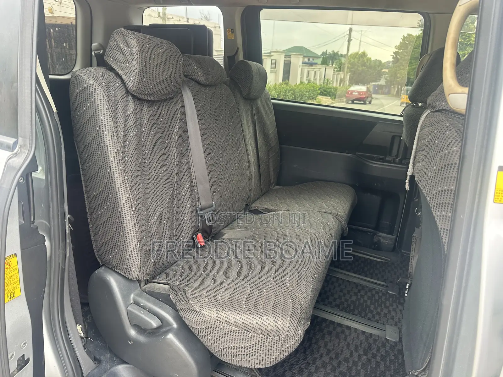 Toyota Voxy 2012 Silver