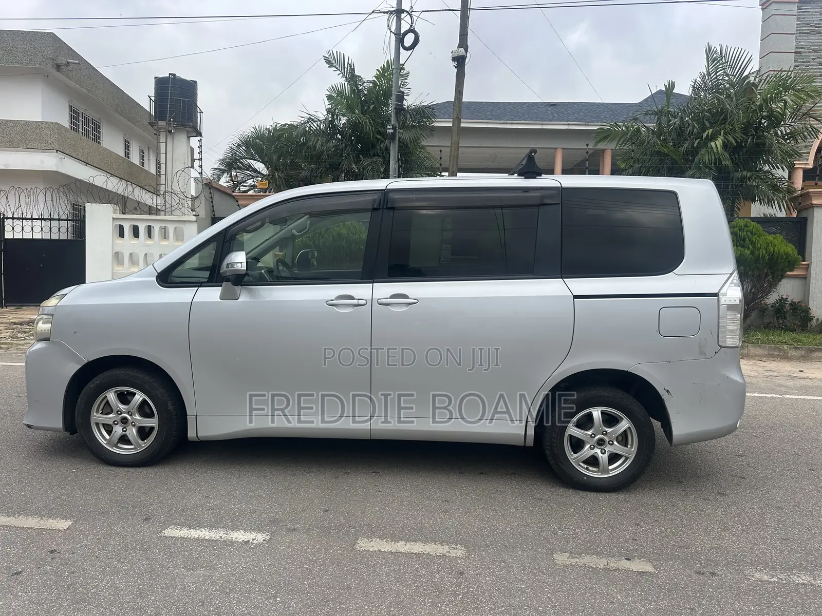 Toyota Voxy 2012 Silver