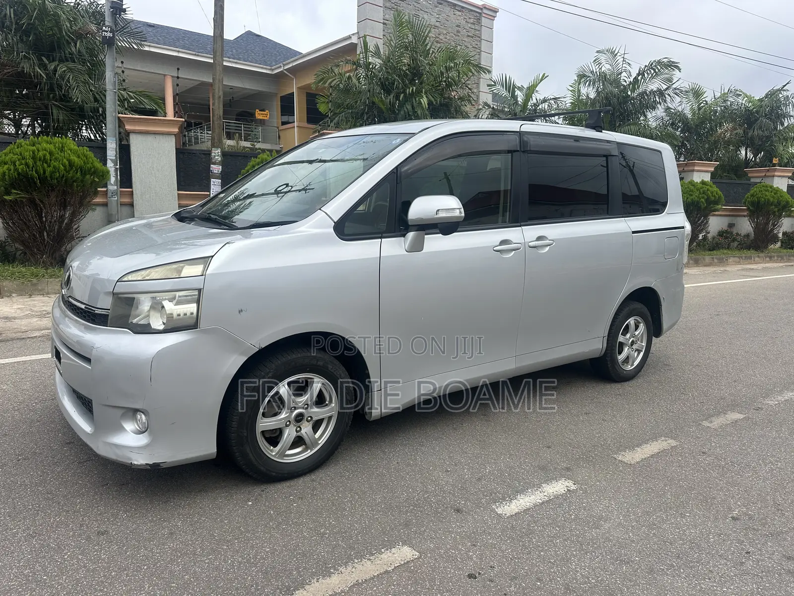 Toyota Voxy 2012 Silver