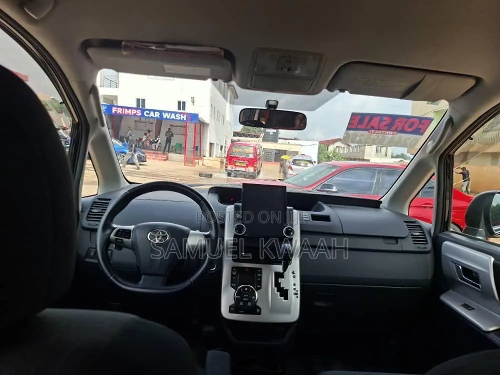 Toyota Voxy 2013 Black