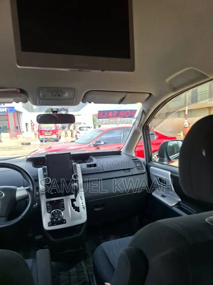 Toyota Voxy 2013 Black