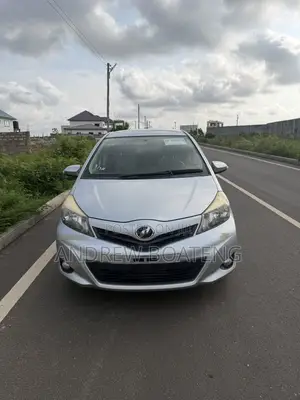 Toyota Vitz 1.3 AWD 5dr 2013 Gray