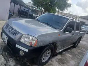 Nissan Hardbody 2021 Gray