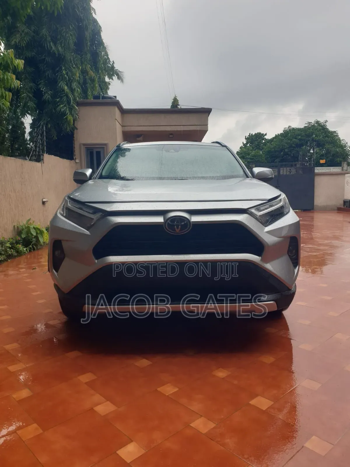 Toyota RAV4 XLE 2025 Silver