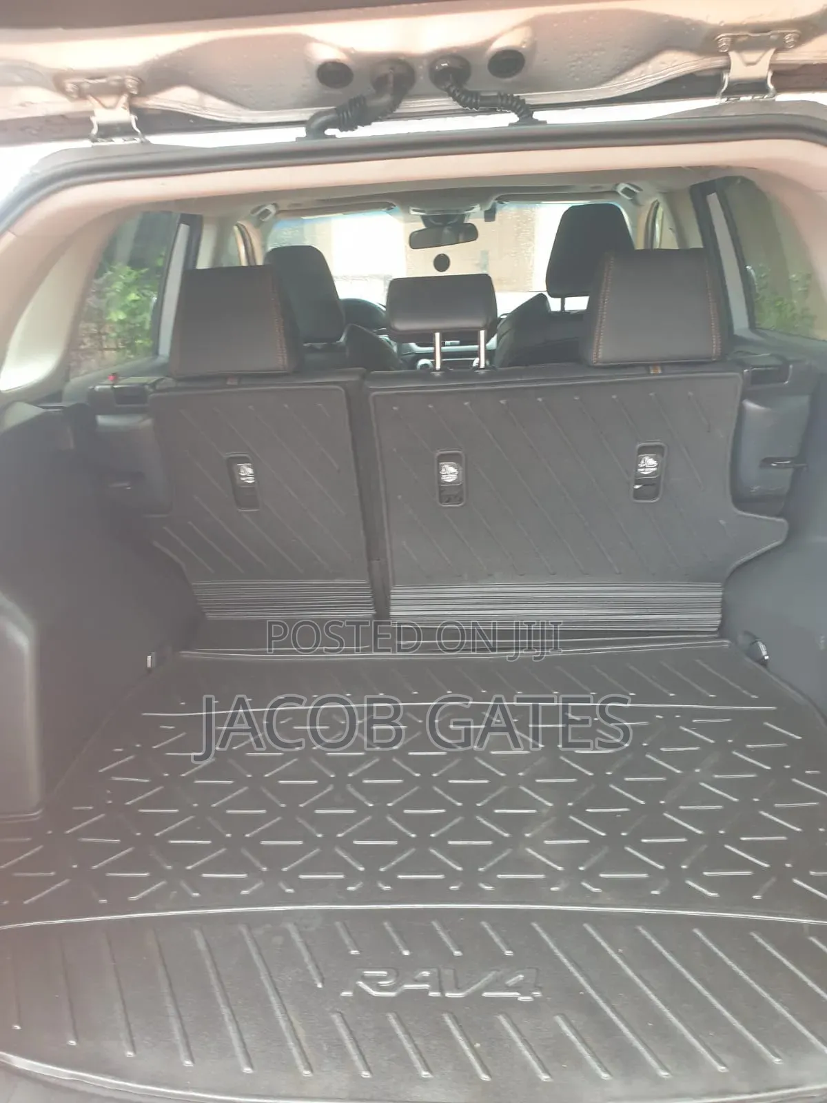 Toyota RAV4 XLE 2025 Silver