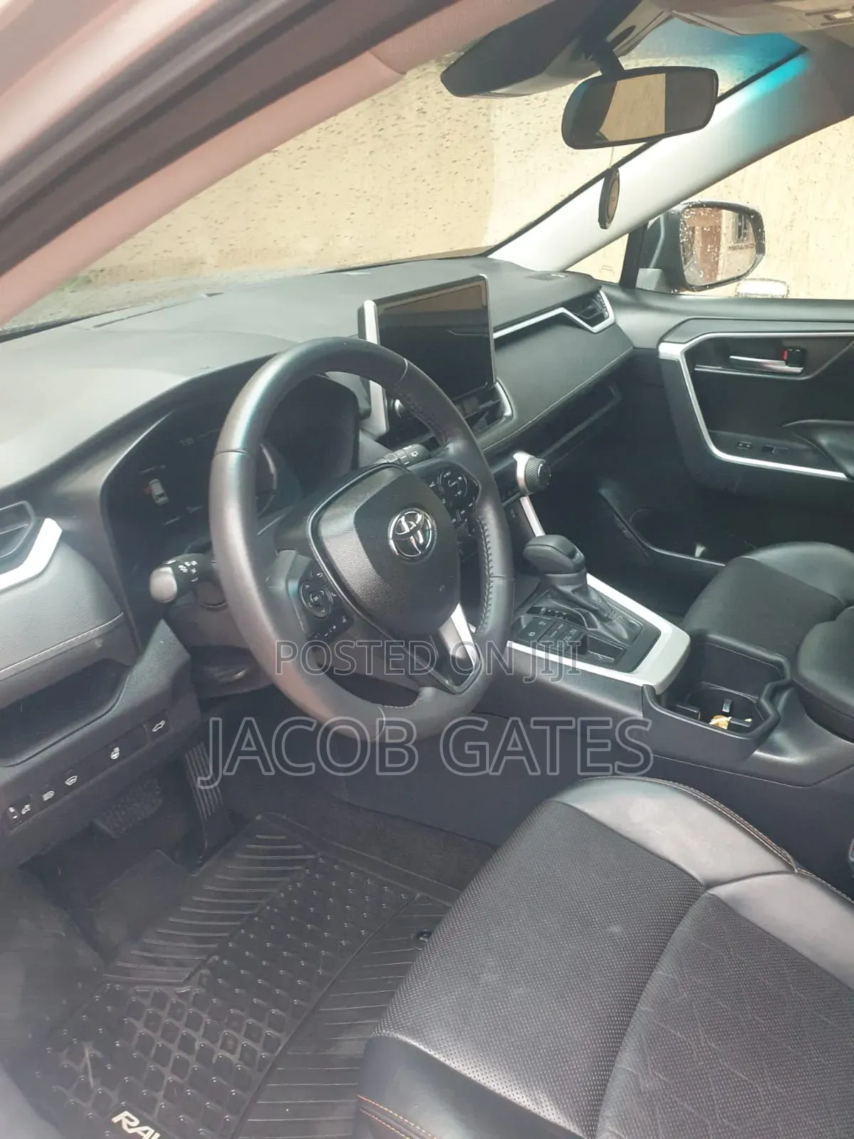 Toyota RAV4 XLE 2025 Silver
