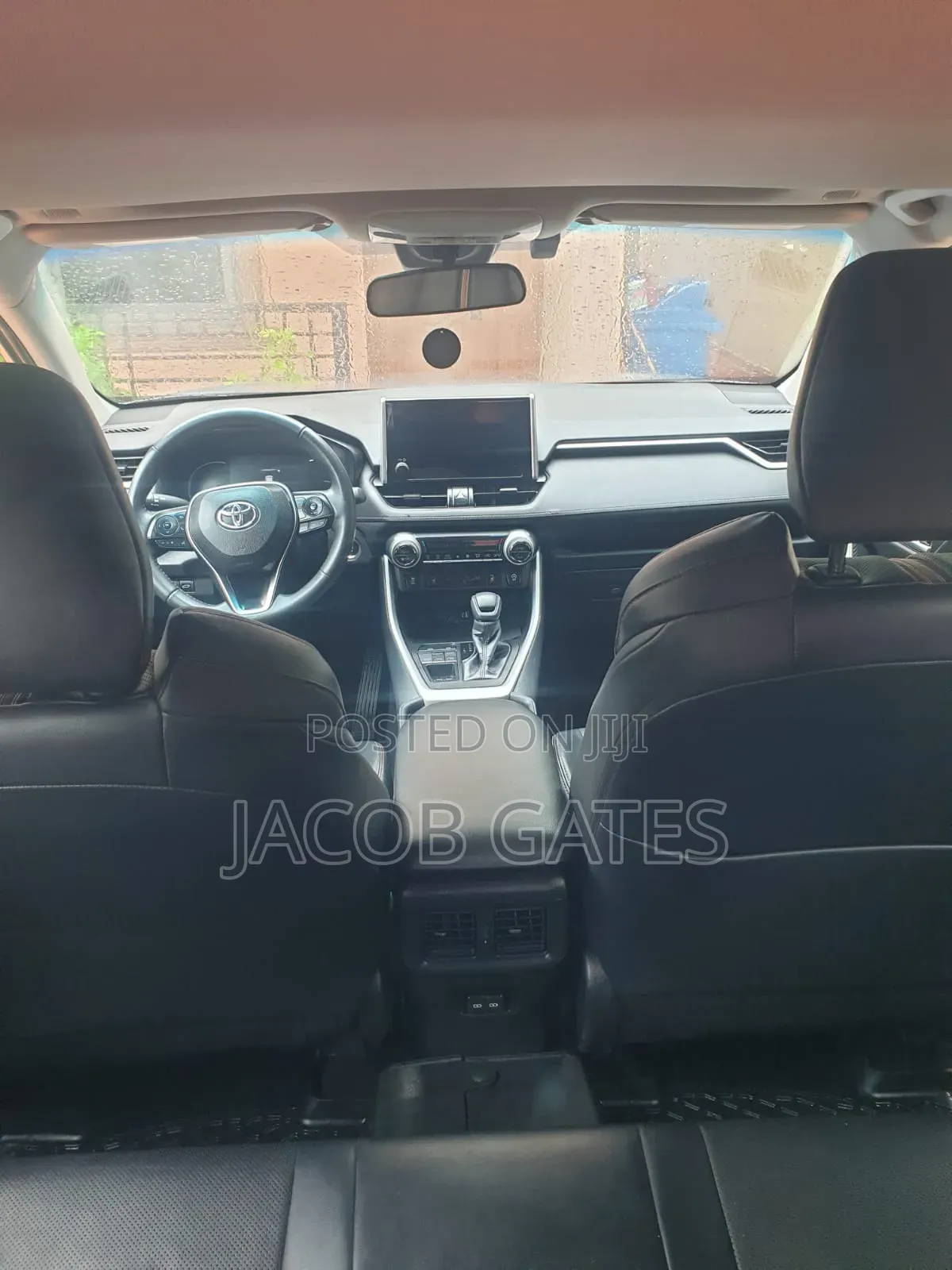 Toyota RAV4 XLE 2025 Silver