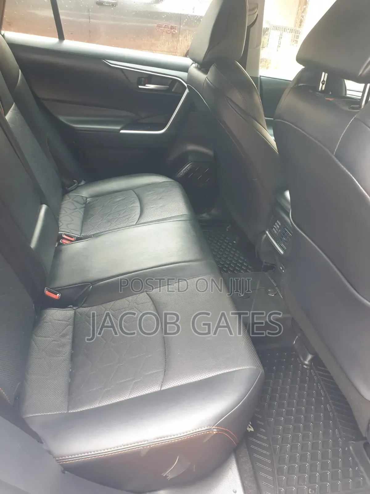 Toyota RAV4 XLE 2025 Silver