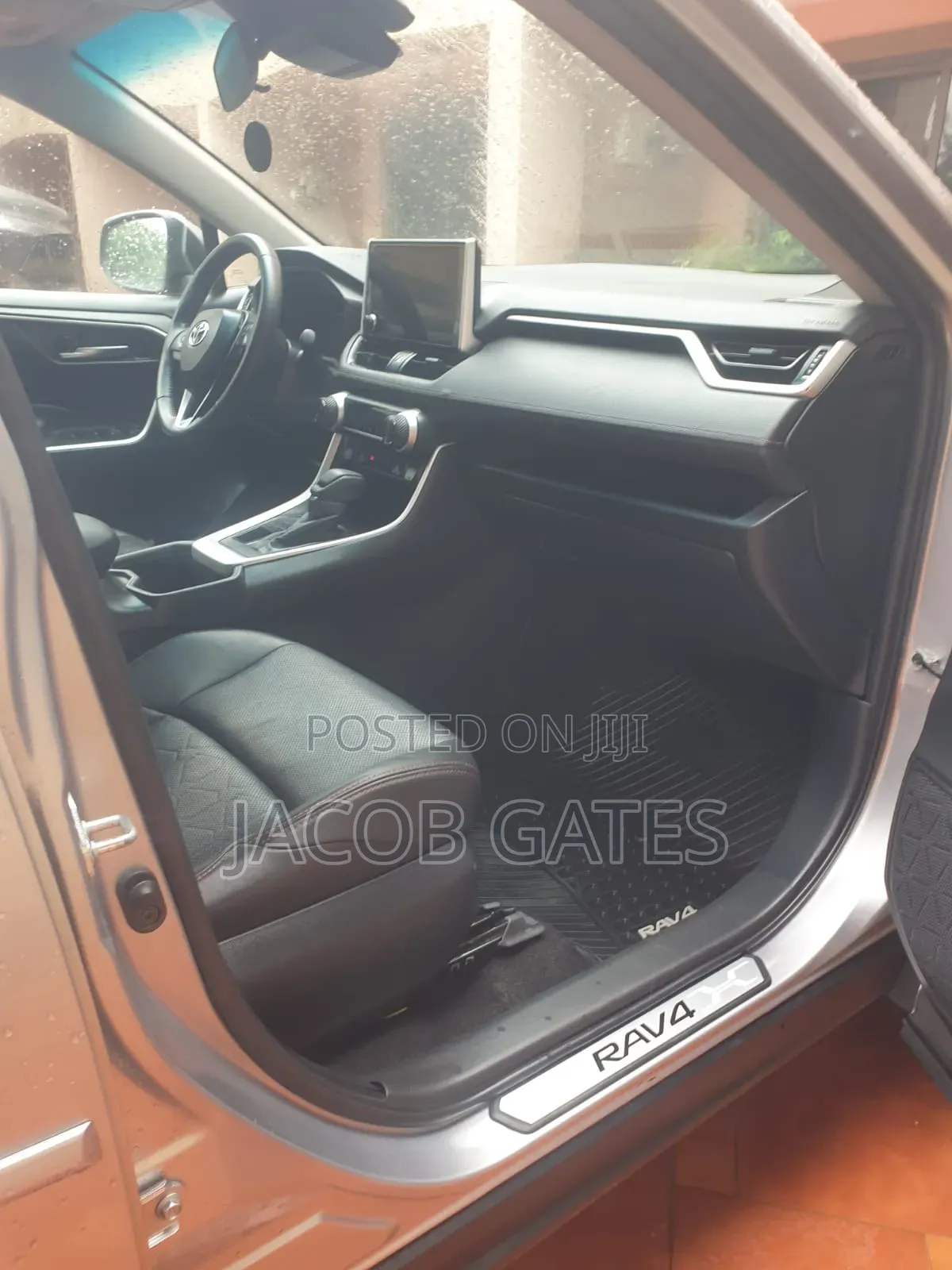 Toyota RAV4 XLE 2025 Silver