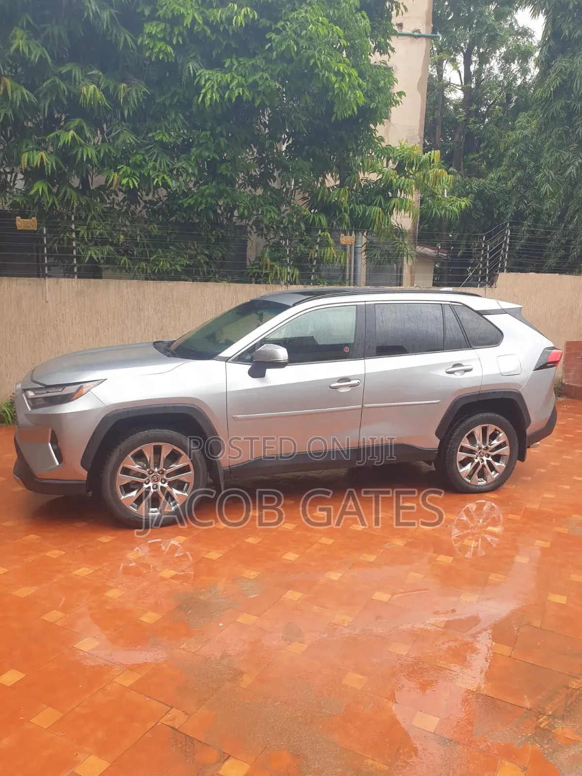 Toyota RAV4 XLE 2025 Silver