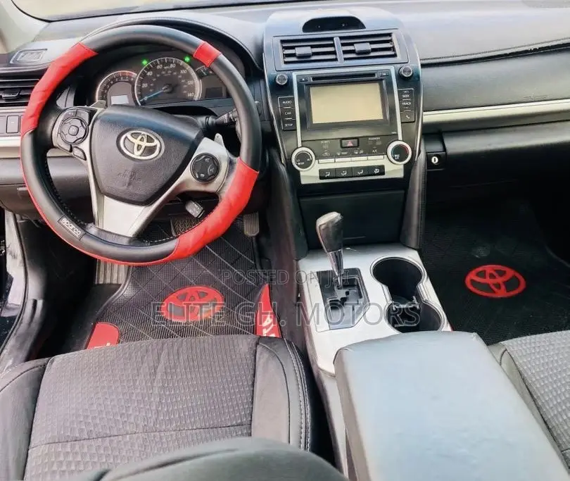 Toyota Camry SE 4dr Sedan (2.5L 4cyl 6A) 2014 Black