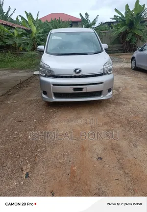 Toyota Voxy 2013 Silver