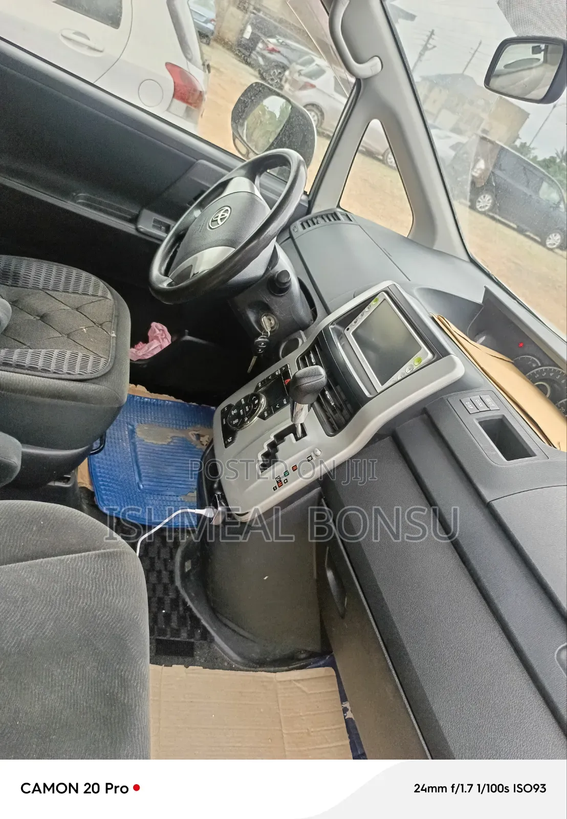 Toyota Voxy 2013 Silver