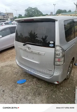Toyota Voxy 2013 Silver