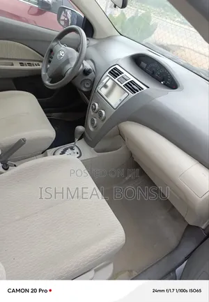 Toyota Belta 2010 Silver
