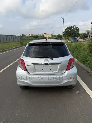 Toyota Vitz 1.3 AWD 5dr 2013 Gray