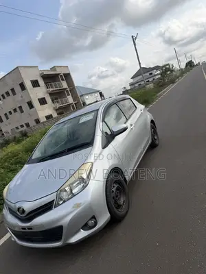Toyota Vitz 1.3 AWD 5dr 2013 Gray