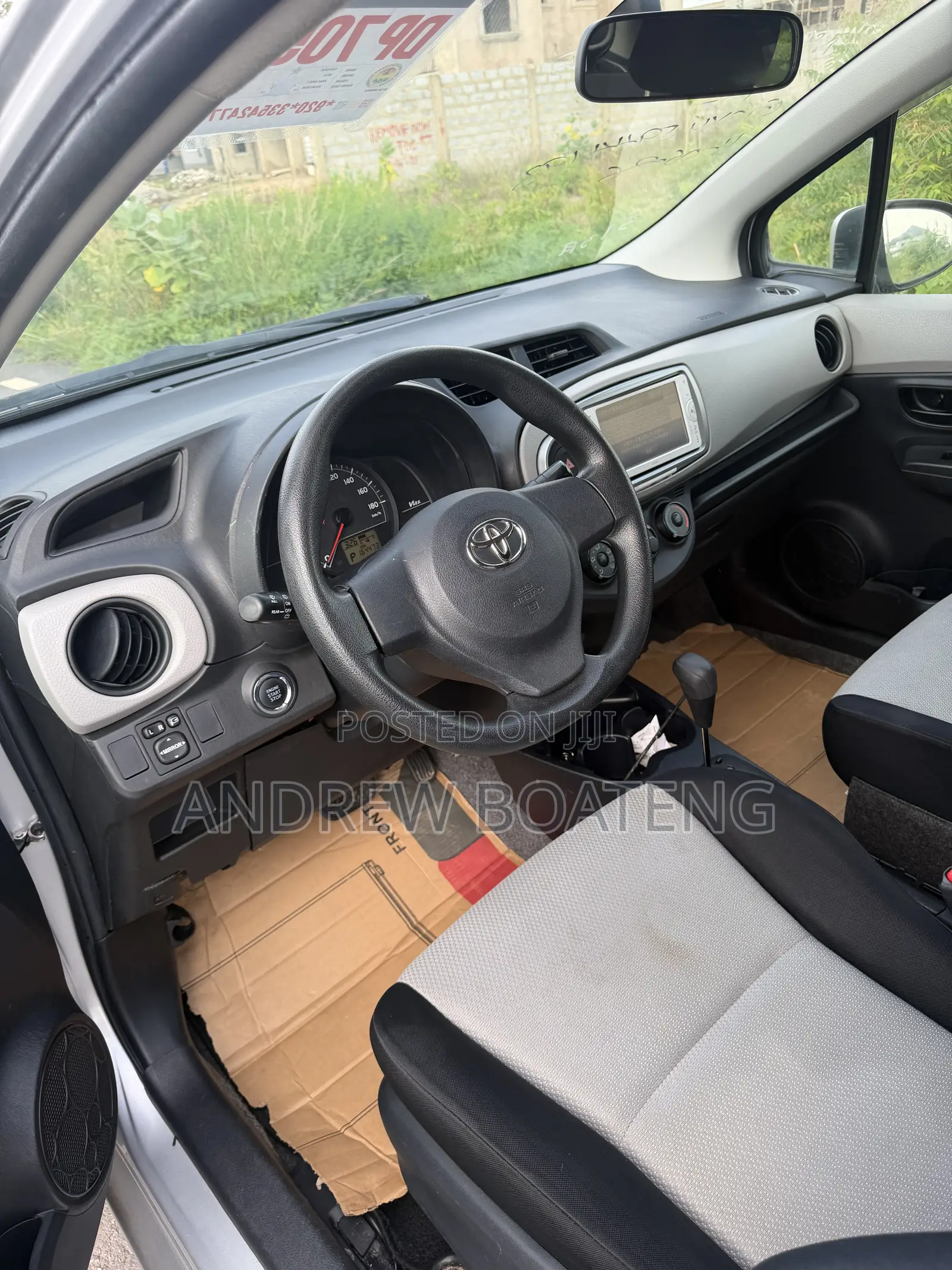 Toyota Vitz 1.3 AWD 5dr 2013 Gray