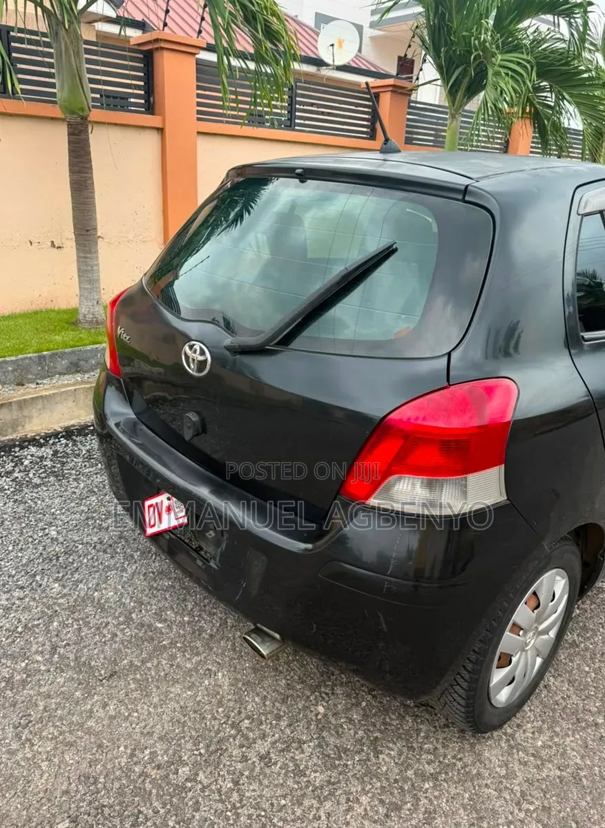 Toyota Vitz 2010 Black