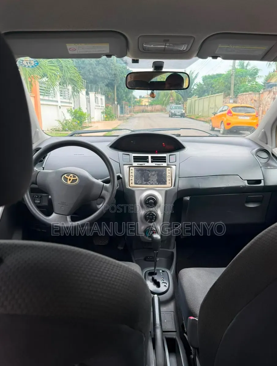 Toyota Vitz 2010 Black