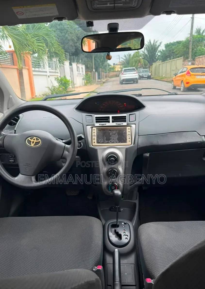 Toyota Vitz 2010 Black