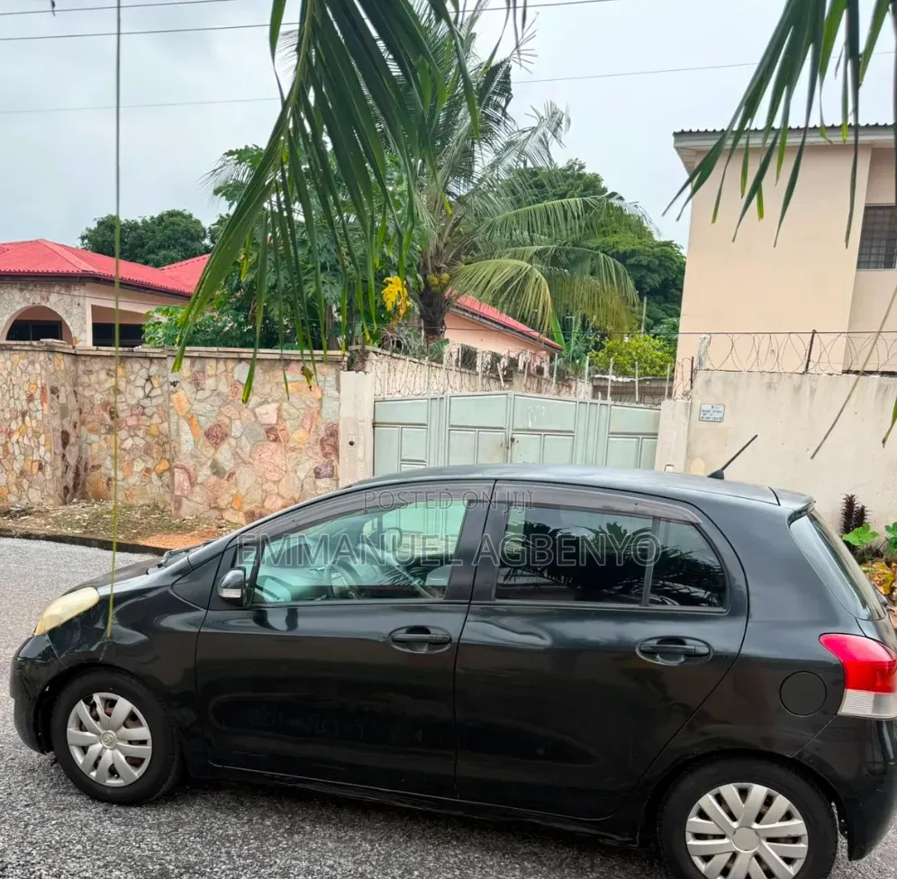 Toyota Vitz 2010 Black