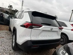 Toyota RAV4 LE AWD 2020 White