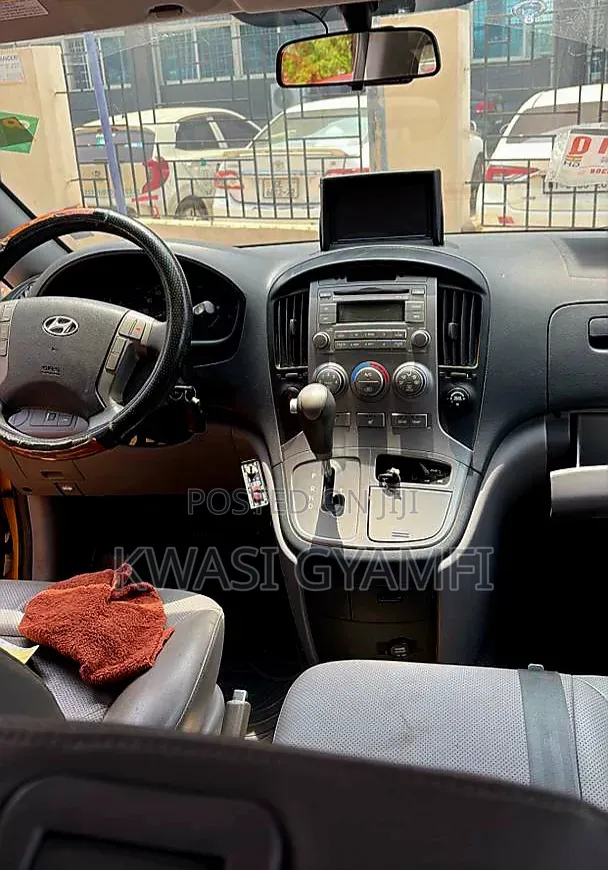 Hyundai Starex 2014 Yellow