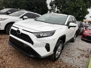Toyota RAV4 LE AWD 2020 White