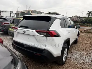 Toyota RAV4 LE AWD 2020 White