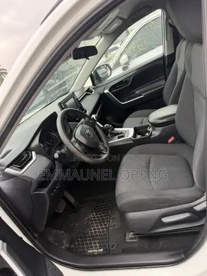 Toyota RAV4 LE AWD 2020 White